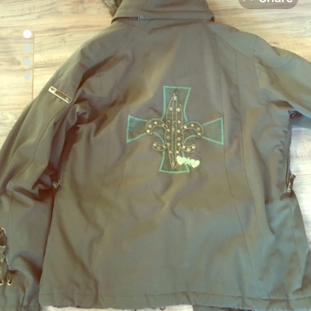 Dark green ski/snowboard jacket